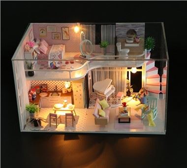 M035 ピンクの木製 DIY ドールハウス